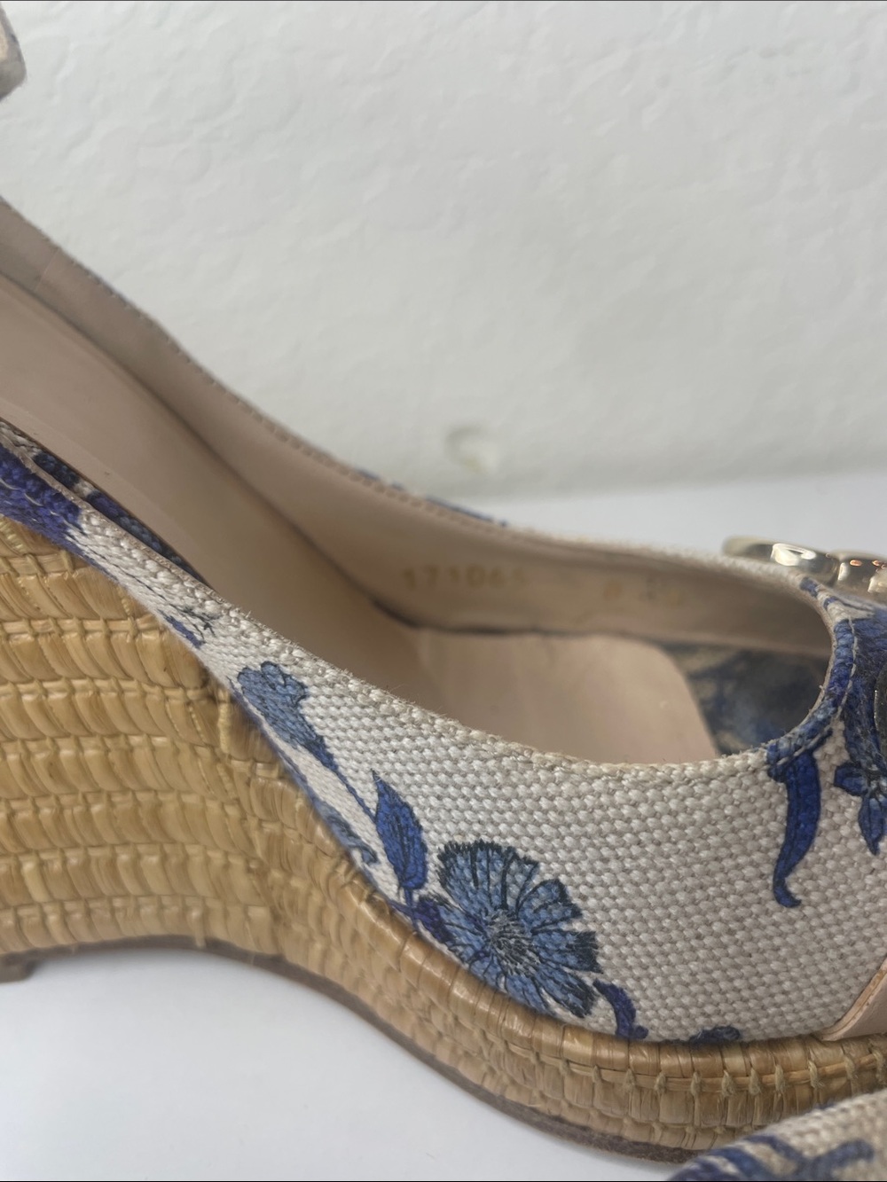 Authentic Gucci Floral Horsebit Ankle strap Charlotte wedge sandal size 8 - Picture 7 of 8